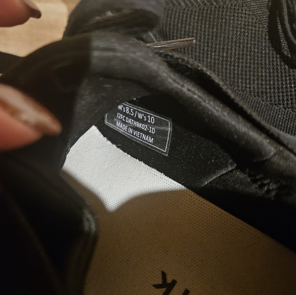 Kizik tennis shoes - Picture 2 of 3